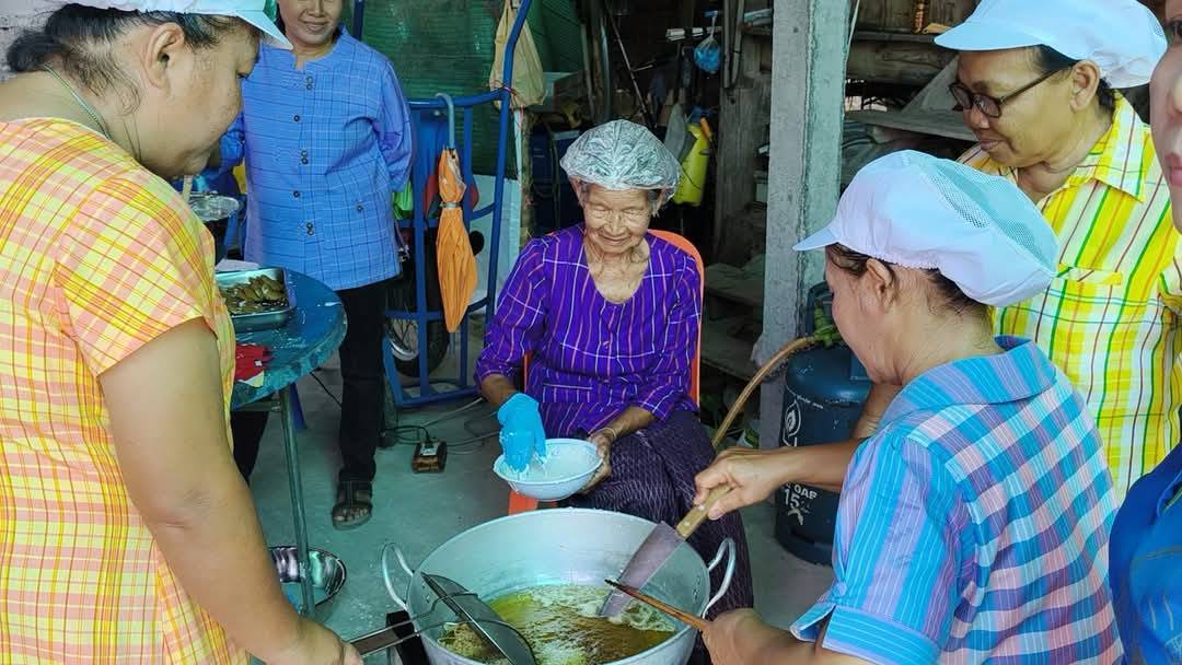 พช. กาญจนบุรี ต้อนรับทีมติดตามจากศูนย์สารสนเทศเพื่อการพัฒนาชุมชน ในการลงพื้นที่สนับสนุนการขับเคลื่อนสารสนเทศตำบลต้นแบบเพื่อพัฒนาคุณภาพชีวิต ณ จังหวัดกาญจนบุรี