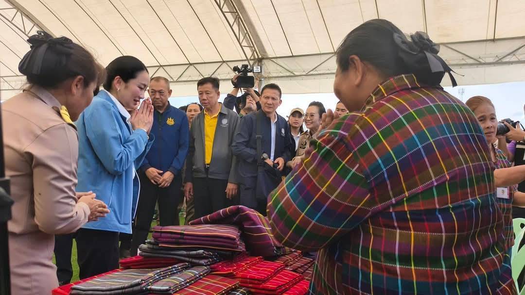 พช. กาญจนบุรี ร่วมต้อนรับนายกรัฐมนตรี พร้อมนำผลิตภัณฑ์ OTOP ร่วมจัดแสดงนิทรรศการในการลงพื้นที่ตรวจราชการ โครงการน้ำบาดาลขนาดใหญ่ แก้ไขปัญหาภัยแล้ง ตามแนวพระราชดำริ