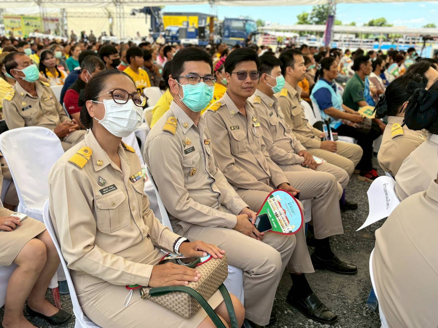 พช. กาญจนบุรี ร่วมต้อนรับนายกรัฐมนตรี พร้อมนำผลิตภัณฑ์ OTOP ร่วมจัดแสดงนิทรรศการในการลงพื้นที่ตรวจราชการ โครงการน้ำบาดาลขนาดใหญ่ แก้ไขปัญหาภัยแล้ง ตามแนวพระราชดำริ