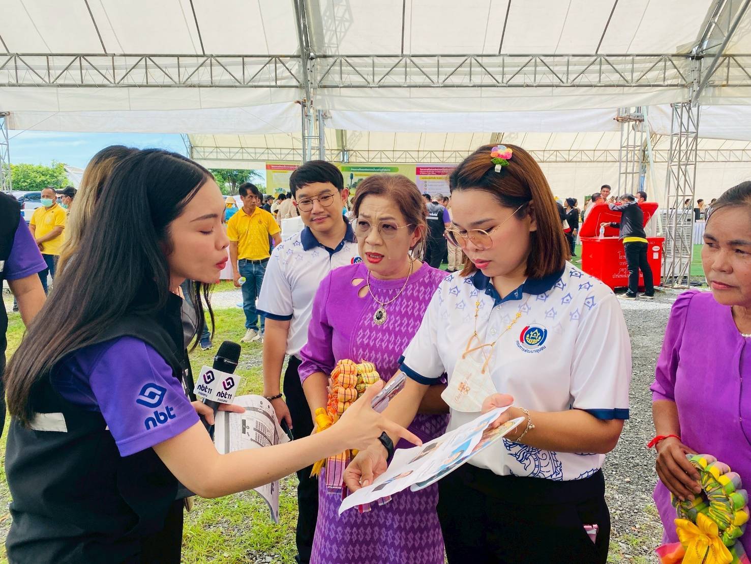 พช. กาญจนบุรี ร่วมต้อนรับนายกรัฐมนตรี พร้อมนำผลิตภัณฑ์ OTOP ร่วมจัดแสดงนิทรรศการในการลงพื้นที่ตรวจราชการ โครงการน้ำบาดาลขนาดใหญ่ แก้ไขปัญหาภัยแล้ง ตามแนวพระราชดำริ