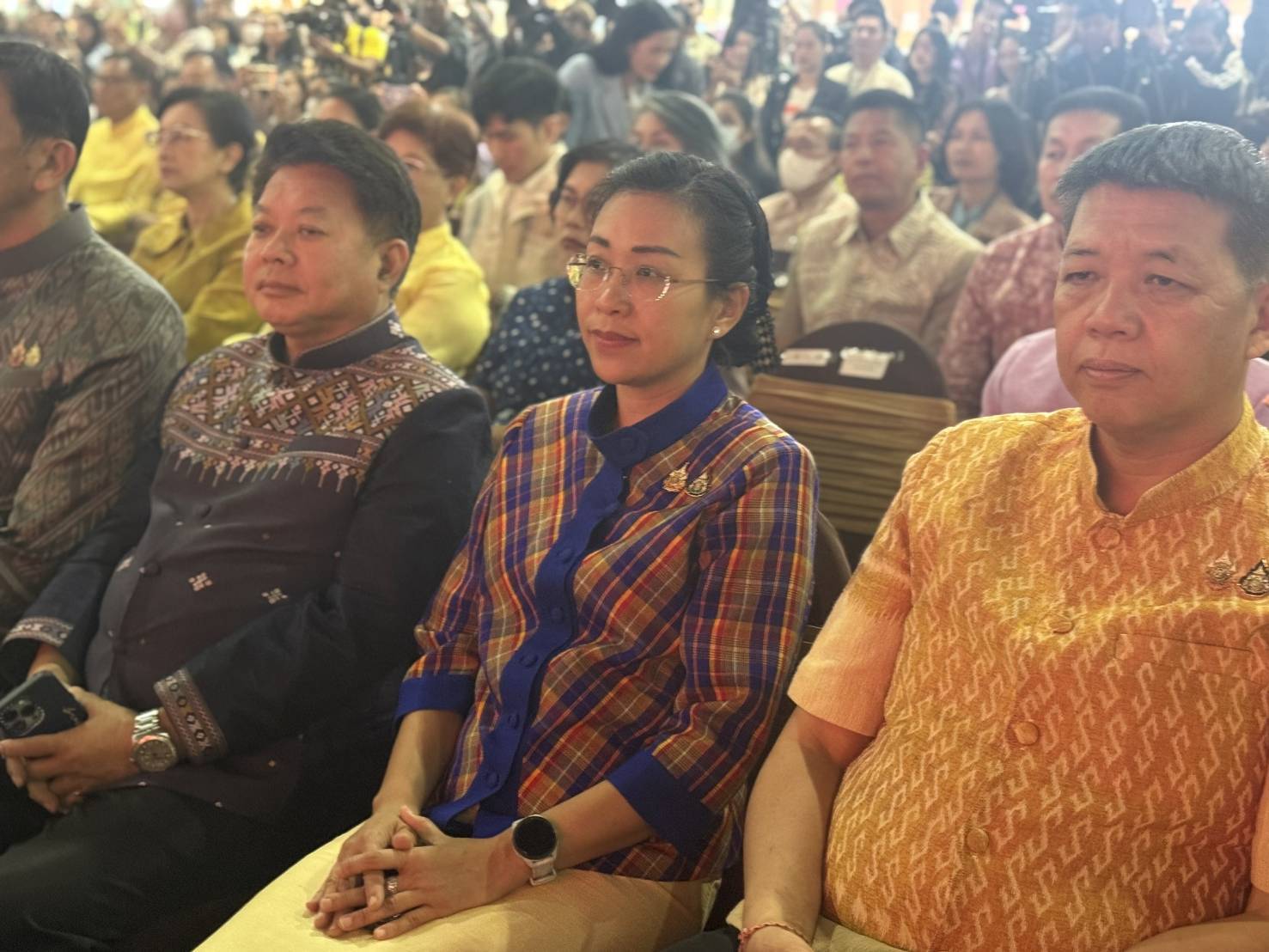 รองผู้ว่าราชการจังหวัดกาญจนบุรี ร่วมพิธีเปิดงานและเยี่ยมชมให้กำลังใจผู้ประกอบการของจังหวัดกาญจนบุรี ในงาน OTOP MIDYEAR 2025 ยอดจำหน่ายสินค้า OTOP กาญจน์ 3 วัน กว่า 2 ล้านบาท