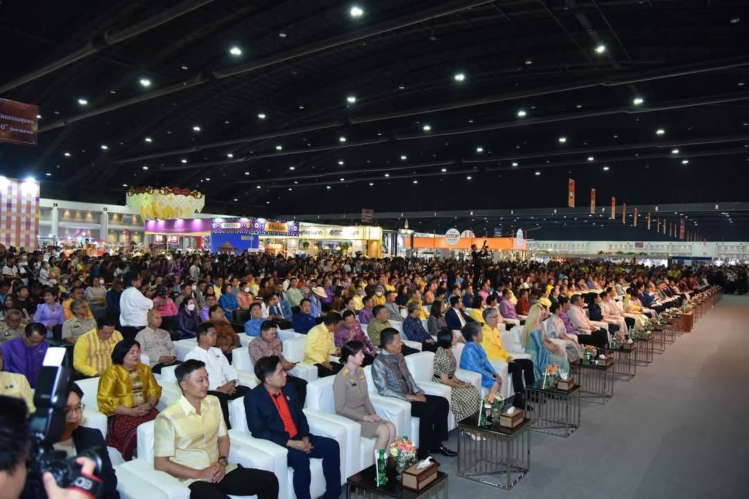 รองผู้ว่าราชการจังหวัดกาญจนบุรี ร่วมพิธีเปิดงานและเยี่ยมชมให้กำลังใจผู้ประกอบการของจังหวัดกาญจนบุรี ในงาน OTOP MIDYEAR 2025 ยอดจำหน่ายสินค้า OTOP กาญจน์ 3 วัน กว่า 2 ล้านบาท
