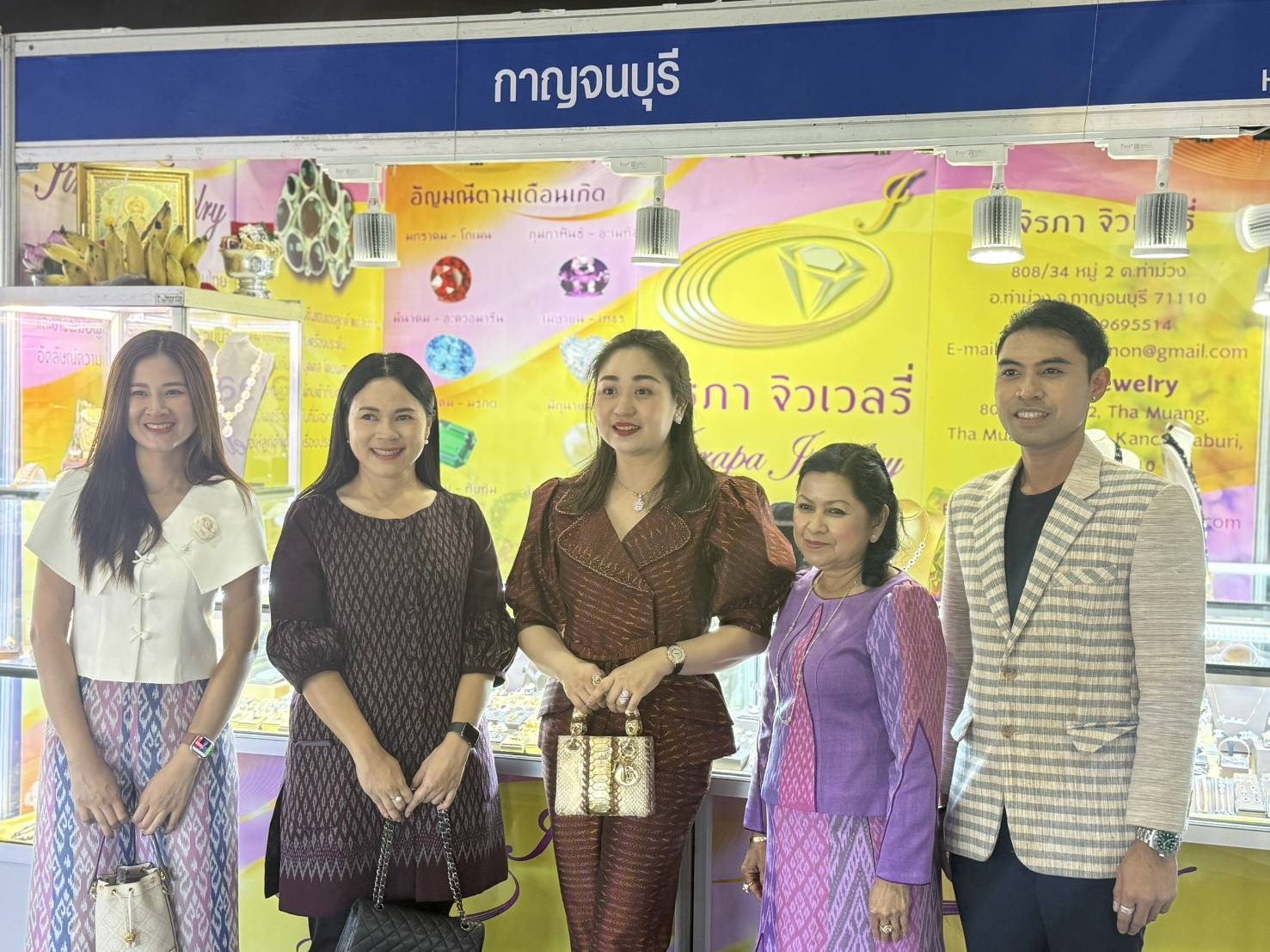 รองผู้ว่าราชการจังหวัดกาญจนบุรี ร่วมพิธีเปิดงานและเยี่ยมชมให้กำลังใจผู้ประกอบการของจังหวัดกาญจนบุรี ในงาน OTOP MIDYEAR 2025 ยอดจำหน่ายสินค้า OTOP กาญจน์ 3 วัน กว่า 2 ล้านบาท