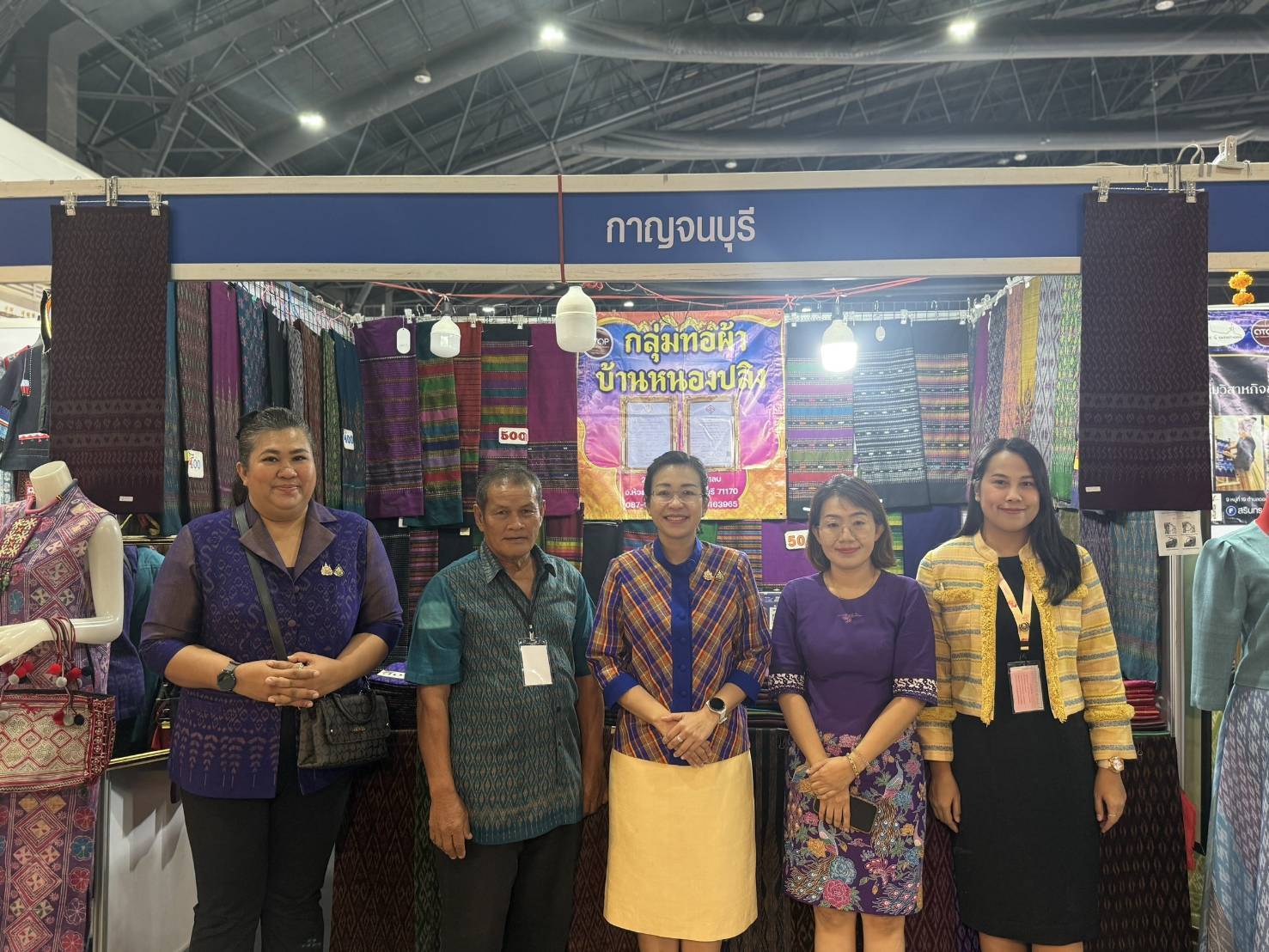 รองผู้ว่าราชการจังหวัดกาญจนบุรี ร่วมพิธีเปิดงานและเยี่ยมชมให้กำลังใจผู้ประกอบการของจังหวัดกาญจนบุรี ในงาน OTOP MIDYEAR 2025 ยอดจำหน่ายสินค้า OTOP กาญจน์ 3 วัน กว่า 2 ล้านบาท