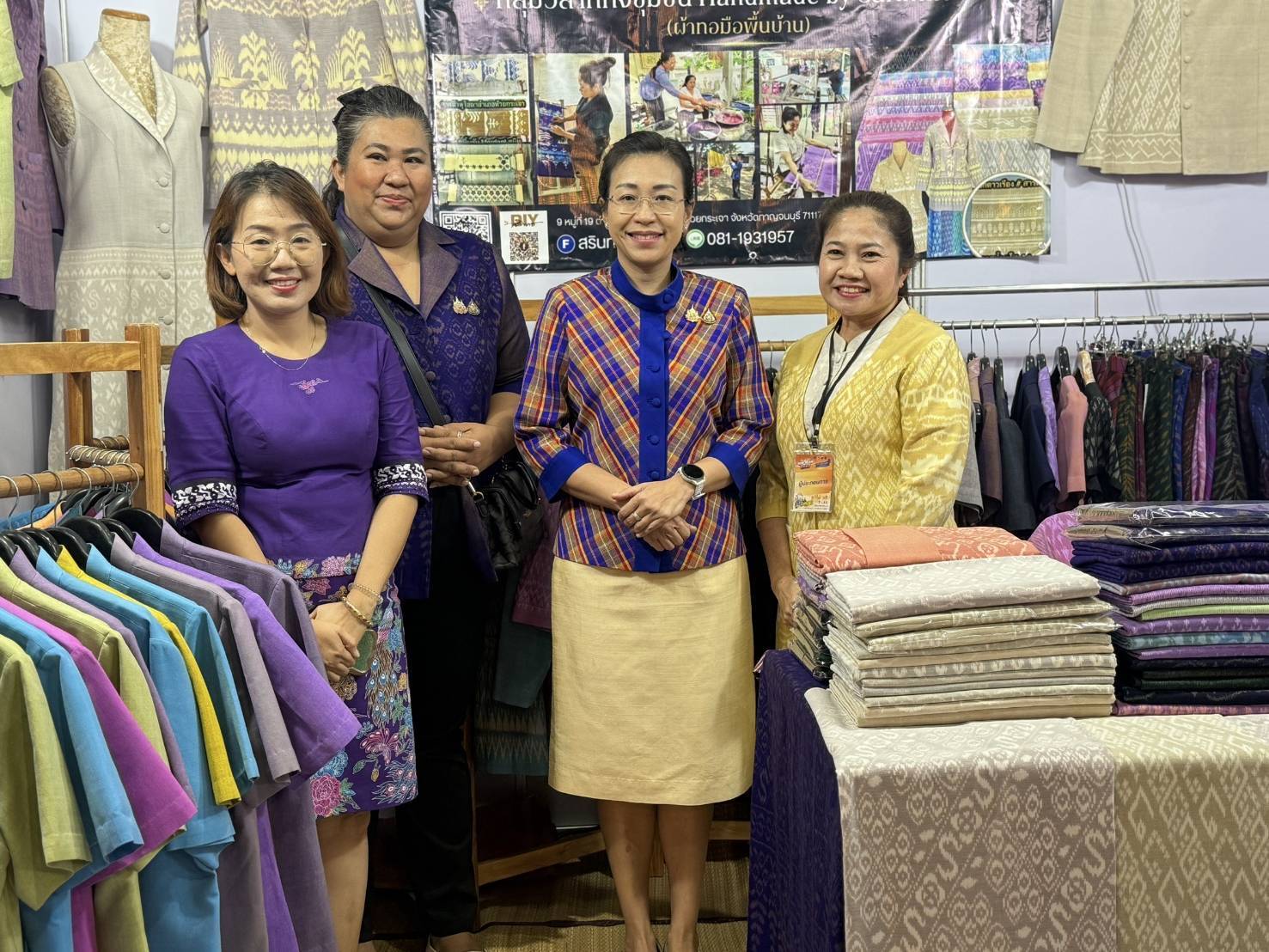 รองผู้ว่าราชการจังหวัดกาญจนบุรี ร่วมพิธีเปิดงานและเยี่ยมชมให้กำลังใจผู้ประกอบการของจังหวัดกาญจนบุรี ในงาน OTOP MIDYEAR 2025 ยอดจำหน่ายสินค้า OTOP กาญจน์ 3 วัน กว่า 2 ล้านบาท