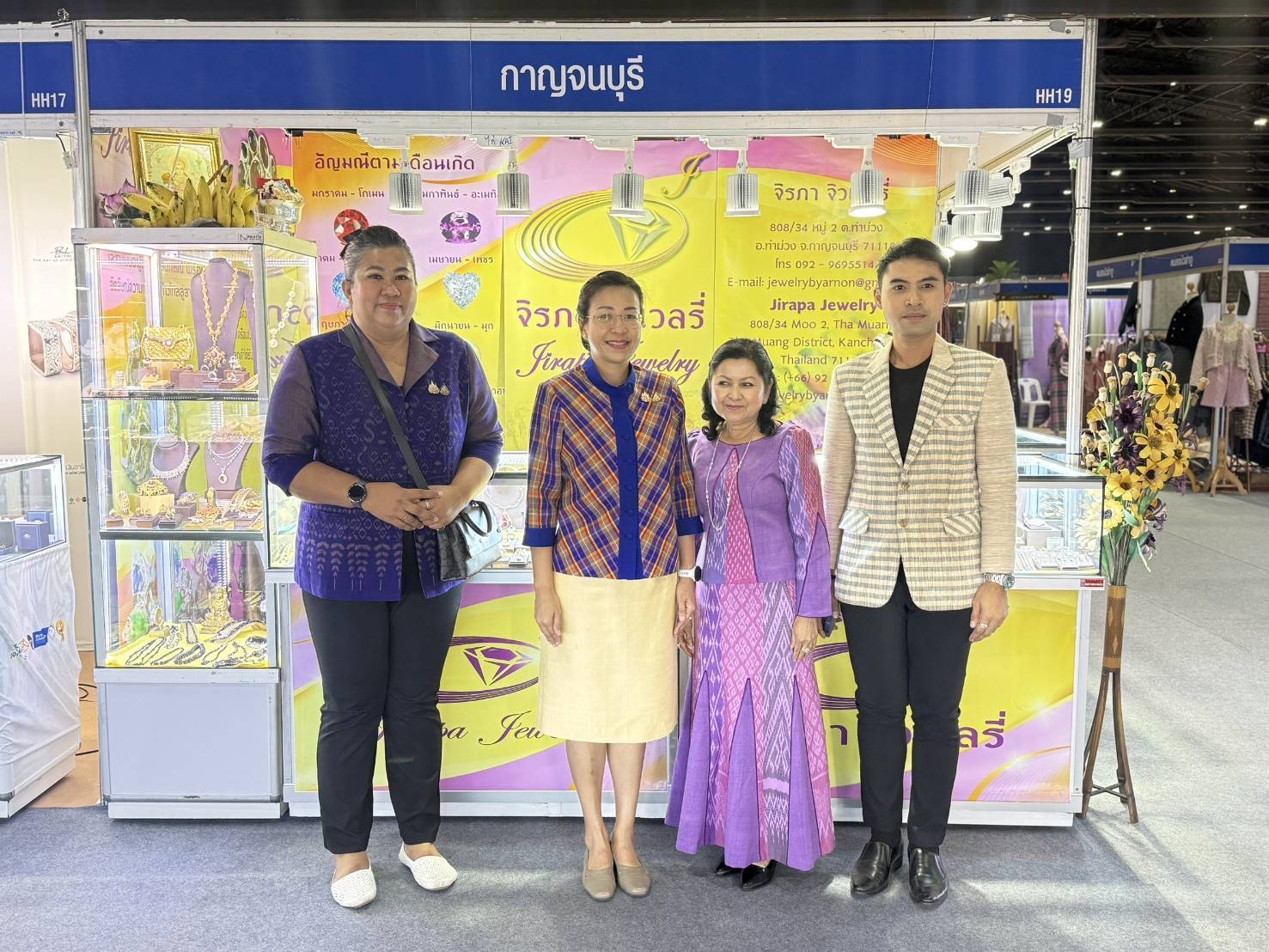 รองผู้ว่าราชการจังหวัดกาญจนบุรี ร่วมพิธีเปิดงานและเยี่ยมชมให้กำลังใจผู้ประกอบการของจังหวัดกาญจนบุรี ในงาน OTOP MIDYEAR 2025 ยอดจำหน่ายสินค้า OTOP กาญจน์ 3 วัน กว่า 2 ล้านบาท