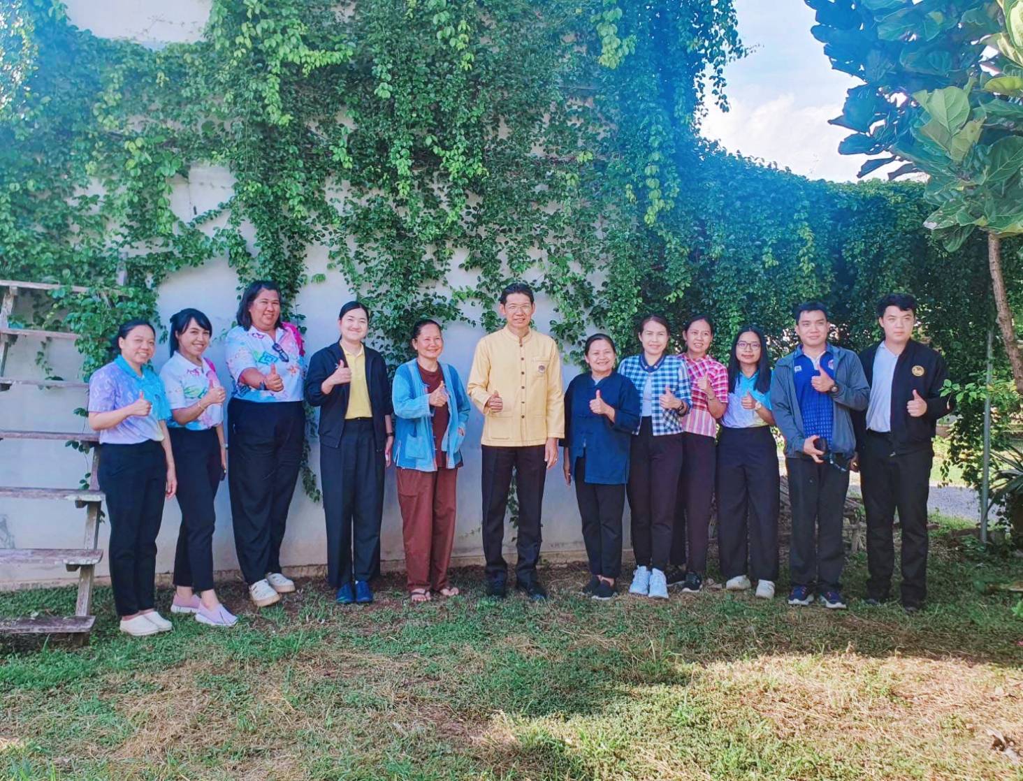 “พช.กาญจนบุรี ลงพื้นที่ร่วมถอดบทเรียนศูนย์เรียนรู้การพัฒนาคุณภาพชีวิตตามหลักทฤษฎีใหม่ ประยุกต์สู่ ”โคก หนอง นา“ ตำบลท่ากระดาน อำเภอศรีสวัสดิ์