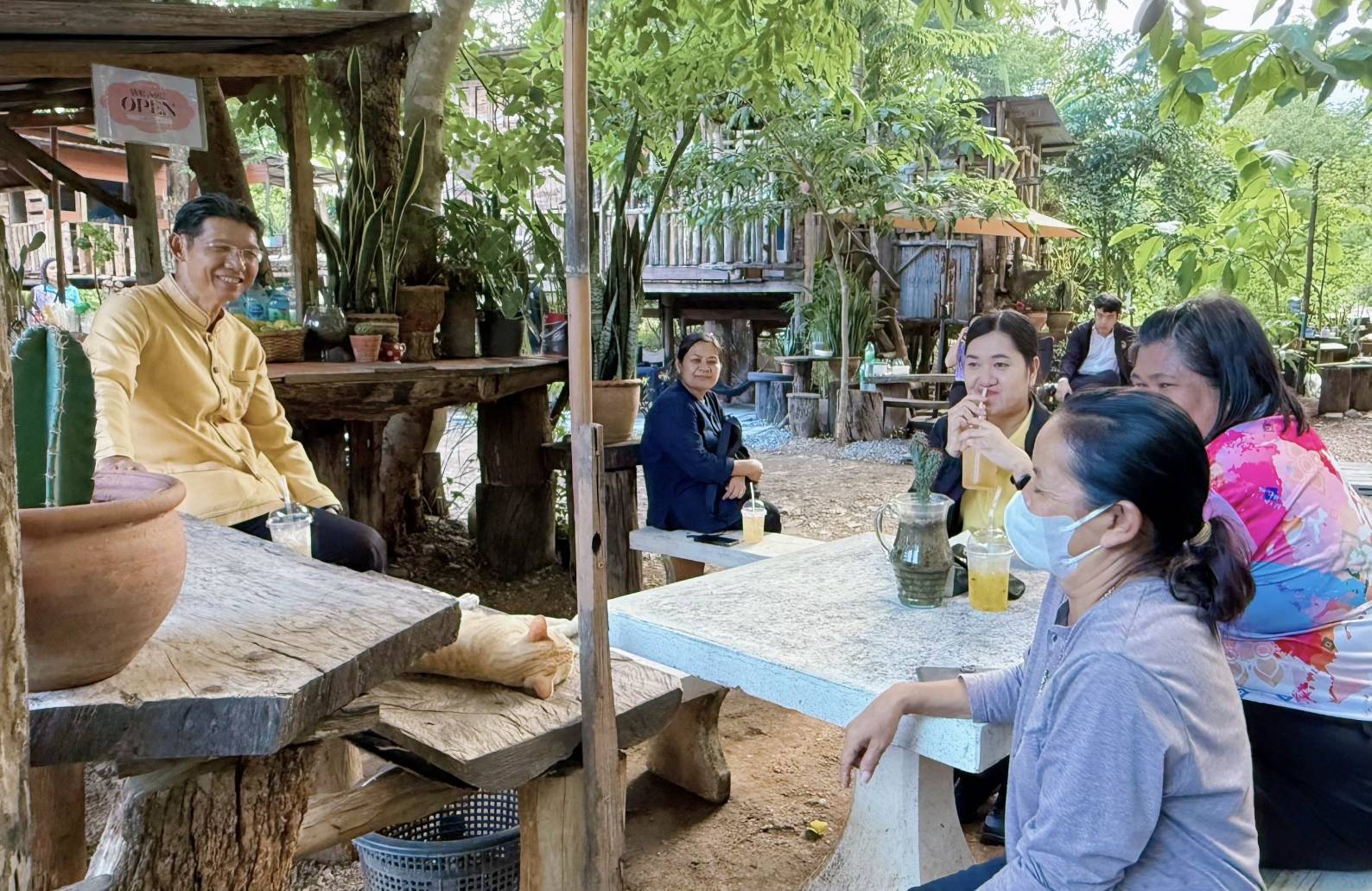 “พช.กาญจนบุรี ลงพื้นที่ร่วมถอดบทเรียนศูนย์เรียนรู้การพัฒนาคุณภาพชีวิตตามหลักทฤษฎีใหม่ ประยุกต์สู่ ”โคก หนอง นา“ ตำบลท่ากระดาน อำเภอศรีสวัสดิ์