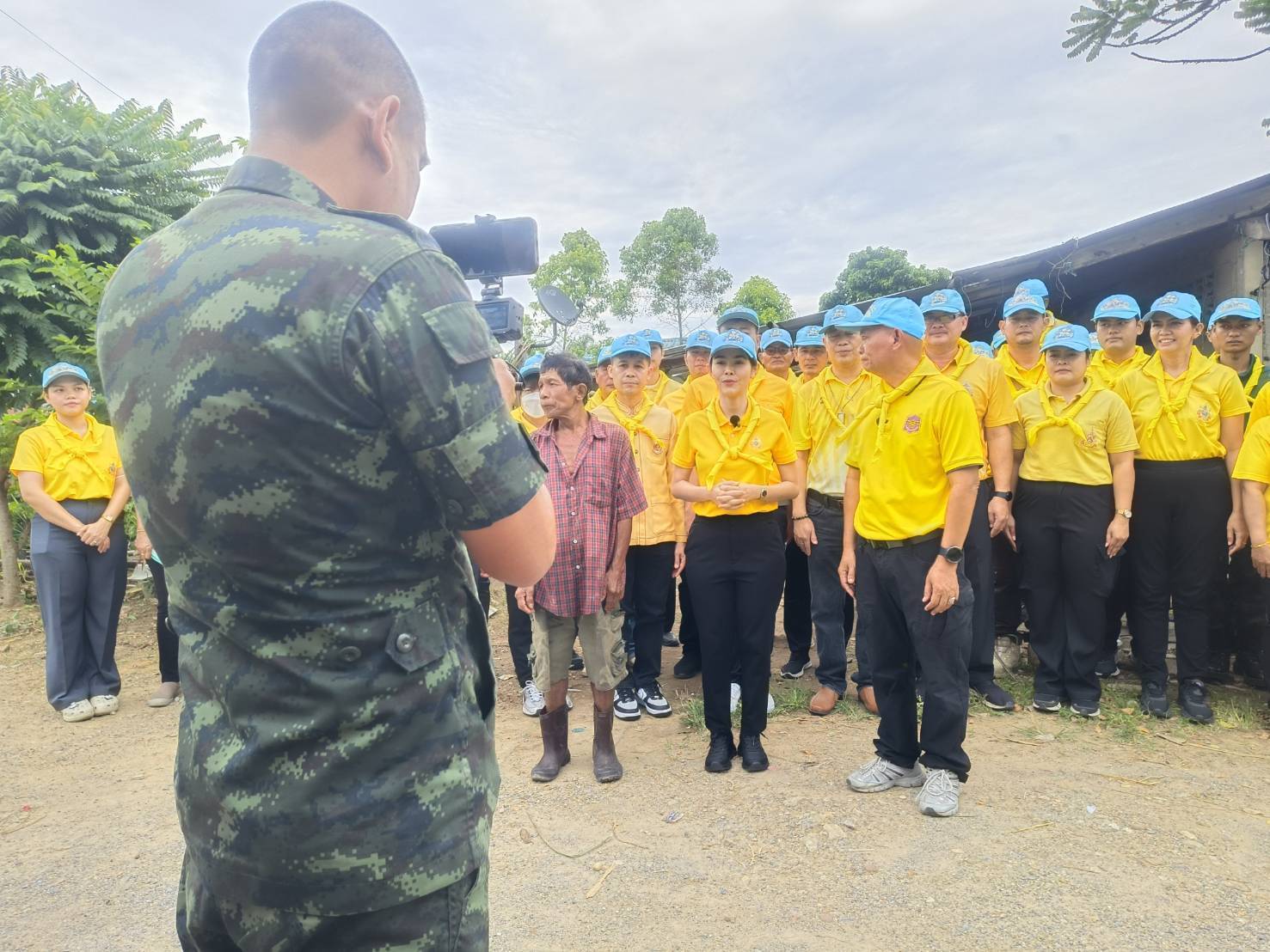 พช.กาญจนบุรี เริ่มแล้ว !!! จัดชุดจิตอาสาพระราชทาน รื้อถอนครัวเรือนโครงการบ้านห่วงใย จากใจ GLO ประจำปีงบประมาณ 2568