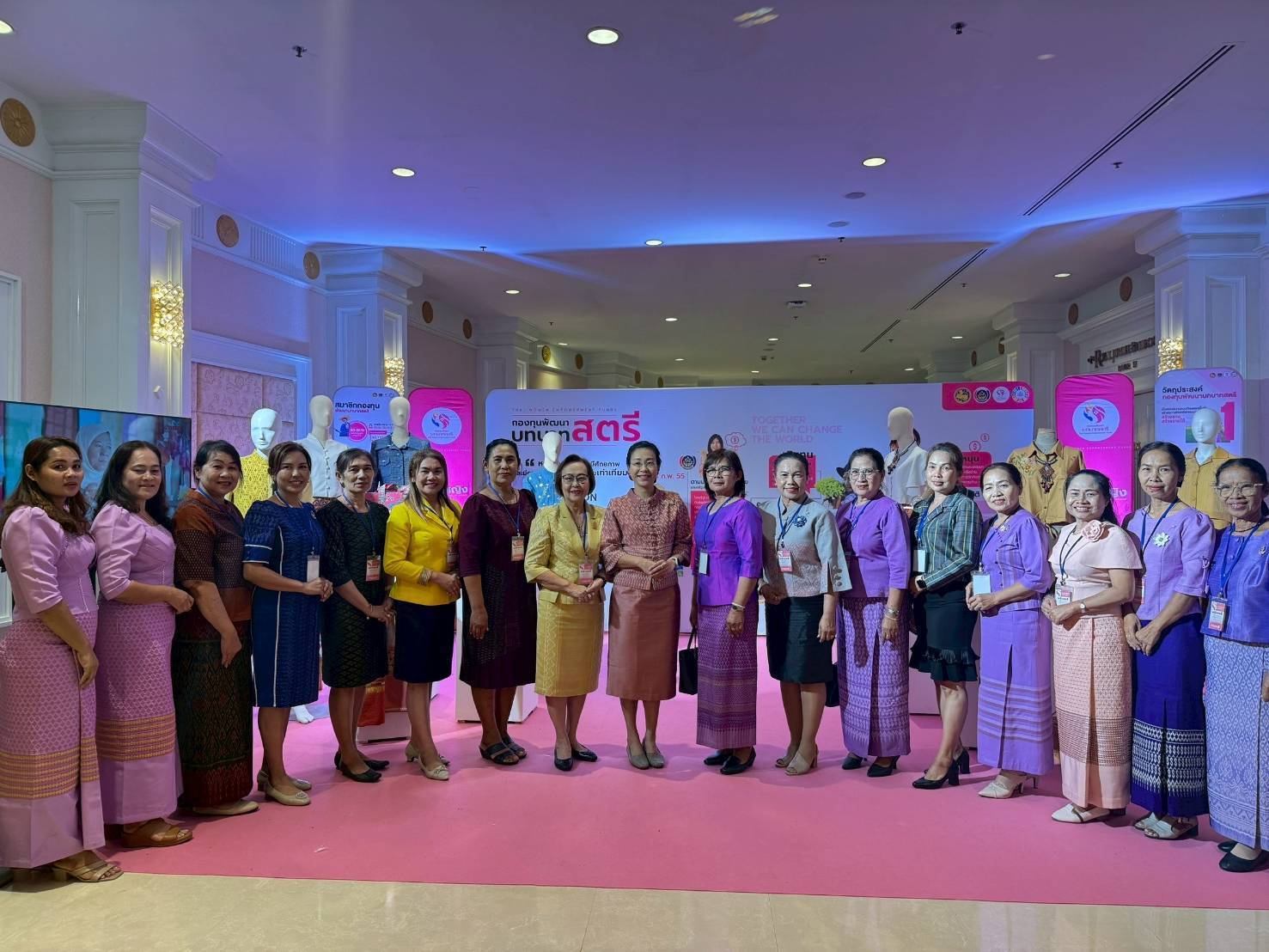 รองผู้ว่าราชการจังหวัดกาญจนบุรี นำทีมคณะอนุกรรมการบริหารกองทุนพัฒนาบทบาทสตรีจังหวัดกาญจนบุรีร่วมงาน “พลังสตรีเพื่อการพัฒนา เสริมสร้างโอกาส สร้างอนาคต”