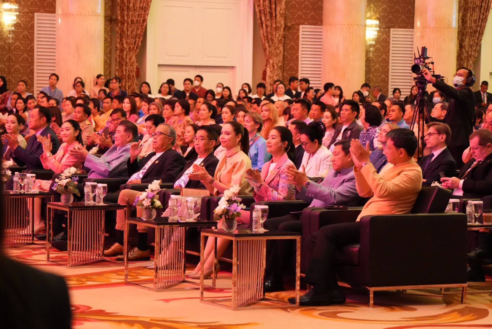 รองผู้ว่าราชการจังหวัดกาญจนบุรี นำทีมคณะอนุกรรมการบริหารกองทุนพัฒนาบทบาทสตรีจังหวัดกาญจนบุรีร่วมงาน “พลังสตรีเพื่อการพัฒนา เสริมสร้างโอกาส สร้างอนาคต”