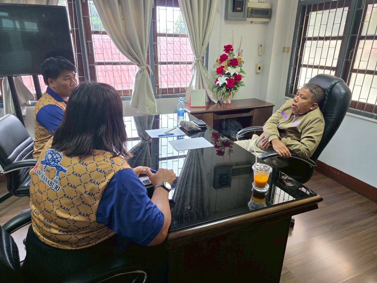 สำนักงานพัฒนาชุมชนจังหวัดกาญจนบุรี เดินหน้าขับเคลื่อนการพัฒนาเศรษฐกิจฐานราก สร้างความเข้มแข็งให้กับเศรษฐกิจชุมชน