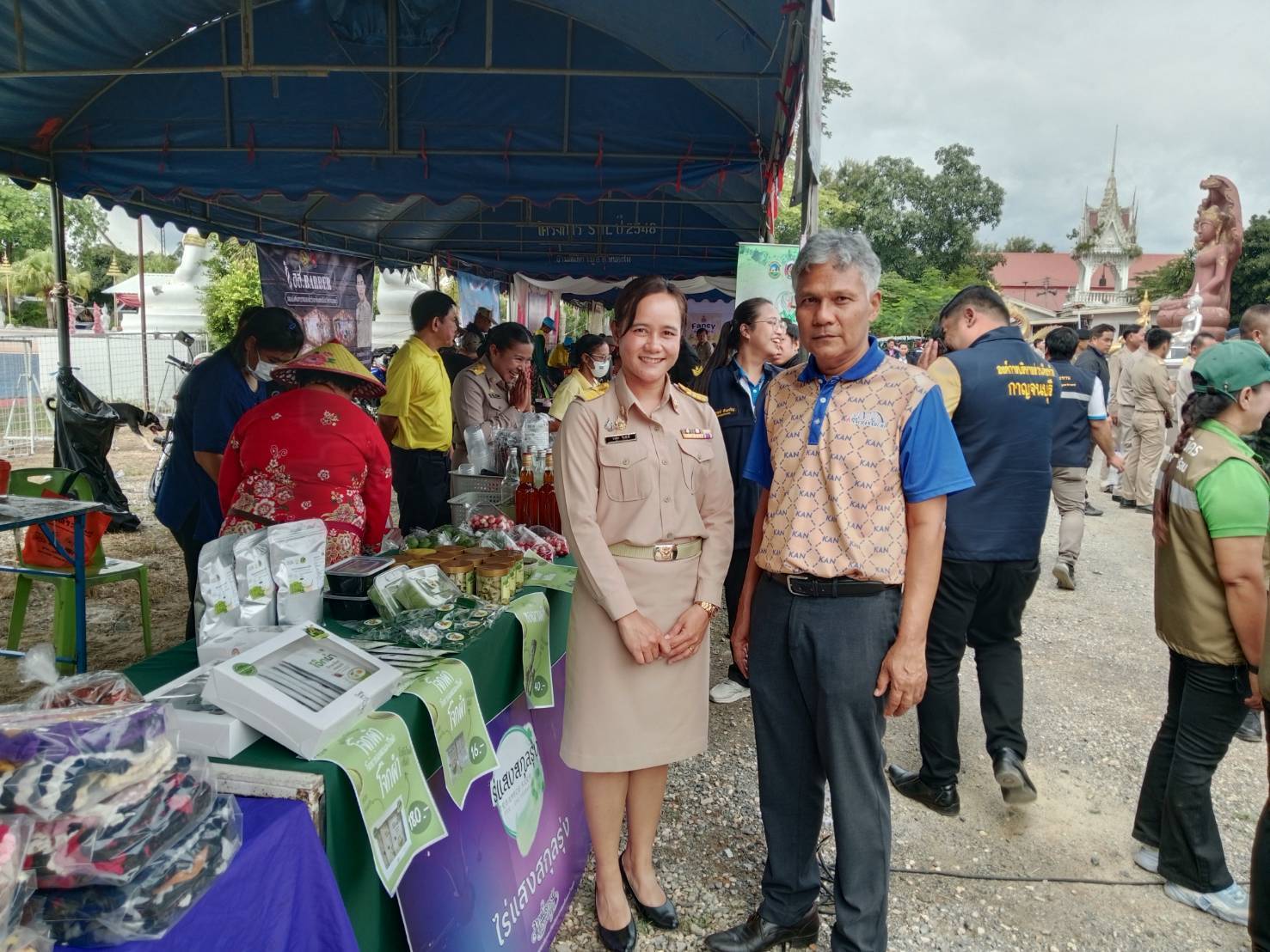 พช.กาญจนบุรี มอบทุนช่วยเหลือเด็กด้อยโอกาส ในโครงการจังหวัดเคลื่อนที่ “บำบัดทุกข์ บำรุงสุข สร้างรอยยิ้มให้ประชาชน” ครั้งที่ 7 ประจำปีงบประมาณ 2568 ในพื้นที่อำเภอด่านมะขามเตี้ย พร้อมนำเครือข่ายพช.ร่วมออกร้านจำหน่ายสินค้า