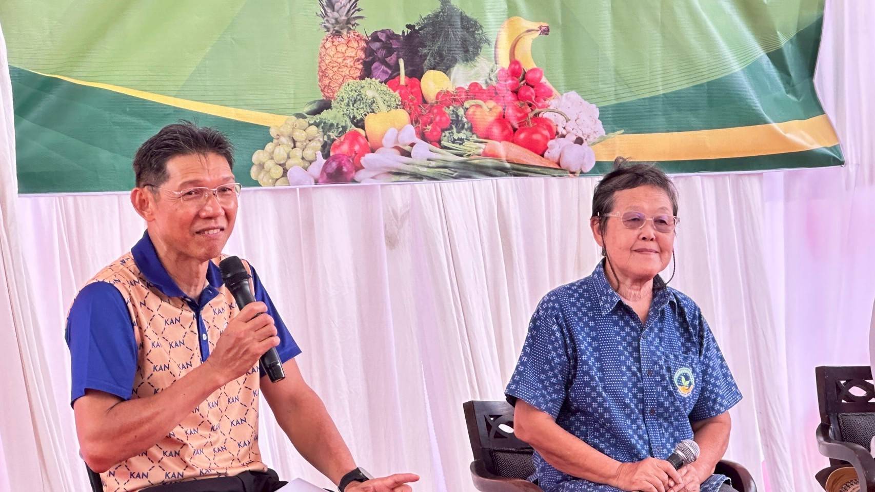 พช.กาญจนบุรี จัดกิจกรรมลงนามในบันทึกข้อตกลงความร่วมมือเพื่อส่งเสริมและสนับสนุนการพัฒนาเศรษฐกิจฐานรากด้วยภาคีเครือข่าย